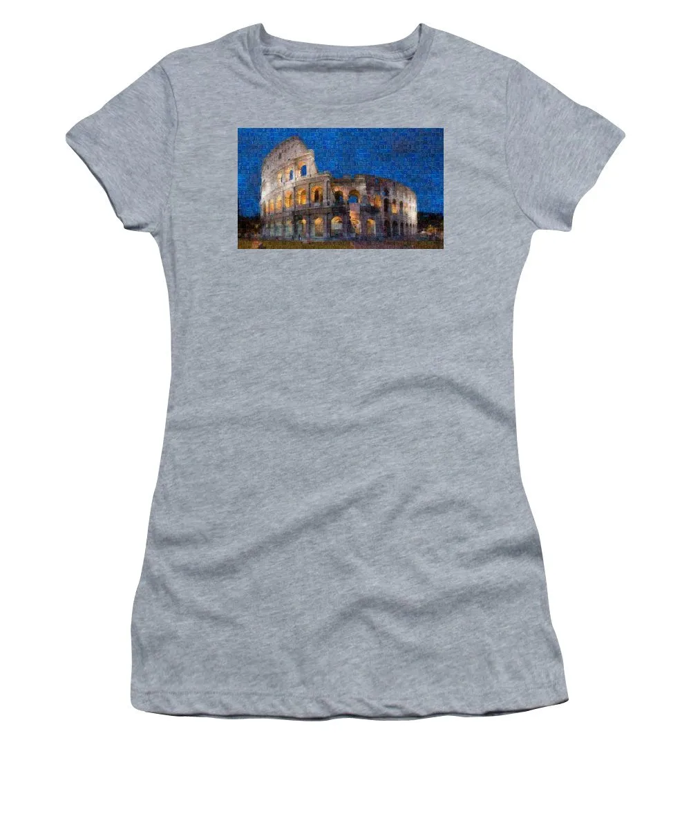 Colosseum at night - Women's T-Shirt